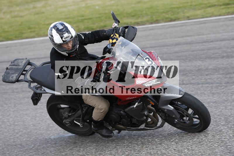 /Archiv-2025/09 22.04.2025 Cornu Master School ADR/gruen-vert/33